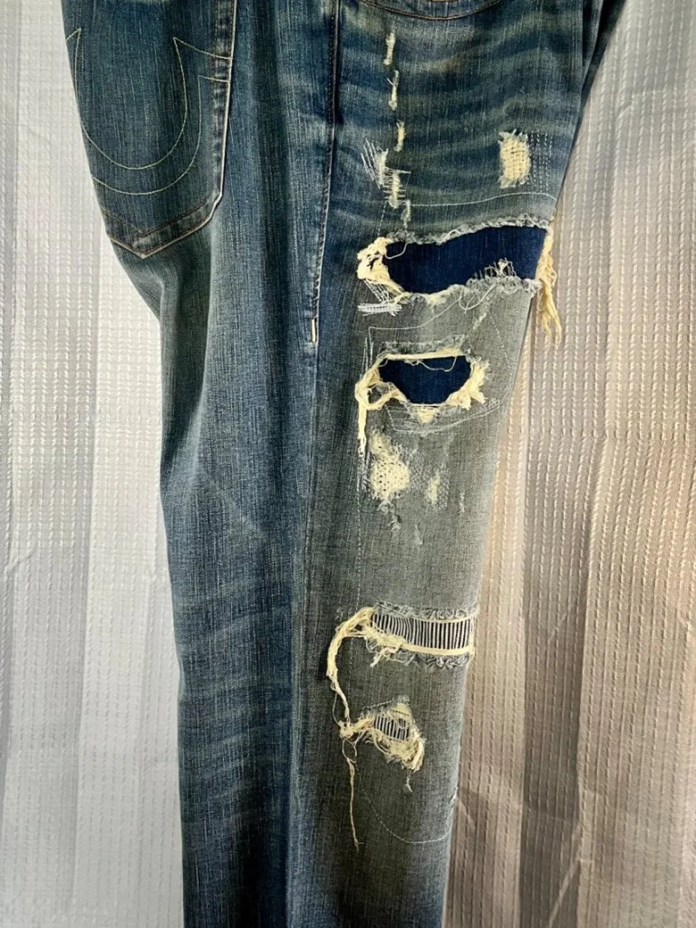 Vintage True Religion Straight-Leg Distressed Jeans size 42